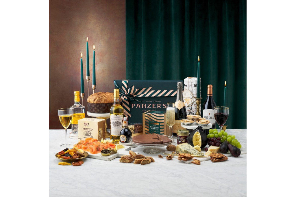 Christmas hamoer with candles